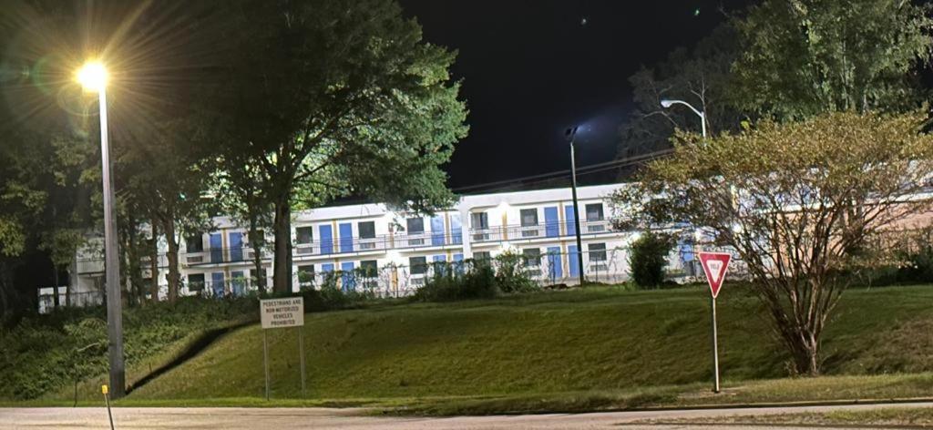 Lanett Inn Экстерьер фото