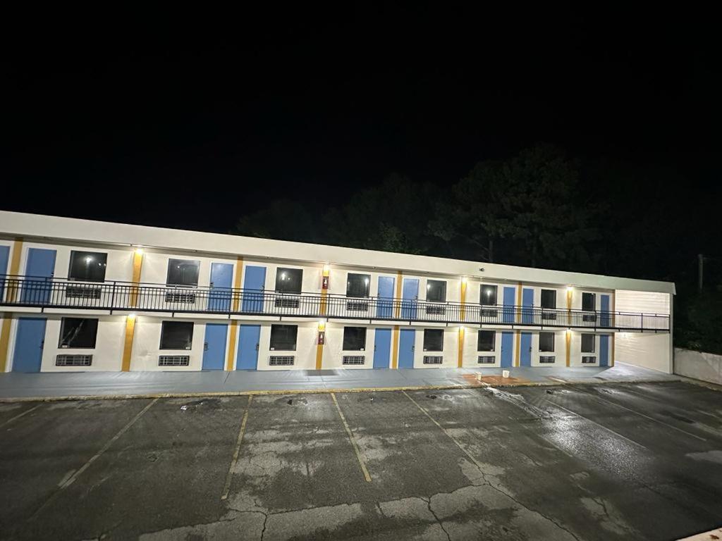 Lanett Inn Экстерьер фото